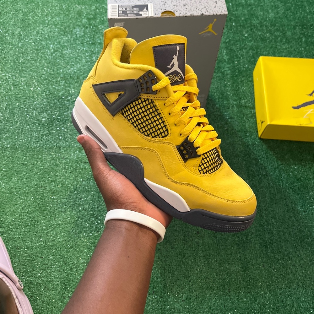 Jordan 4 lightening